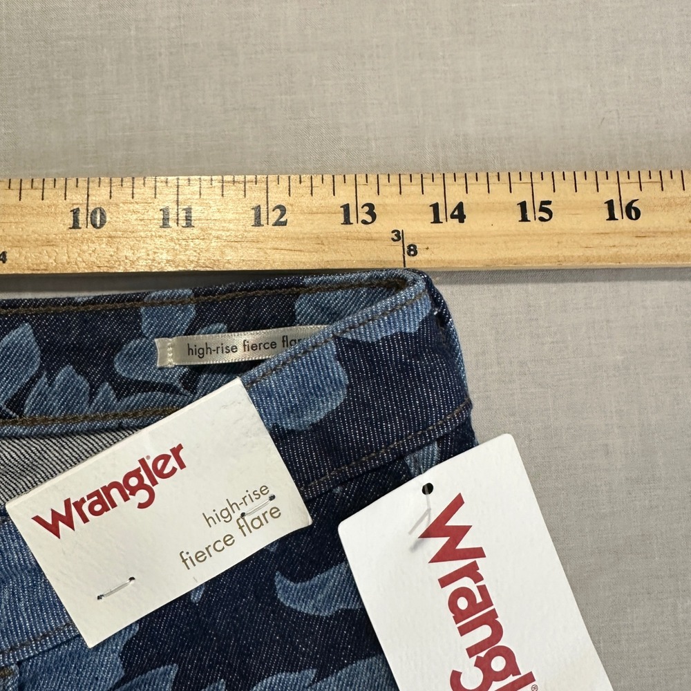 Wrangler Women's 4x32 Fierce Flare Jeans Blue‎ Floral High Rise Hippy 70s NEW - Picture 4 of 9